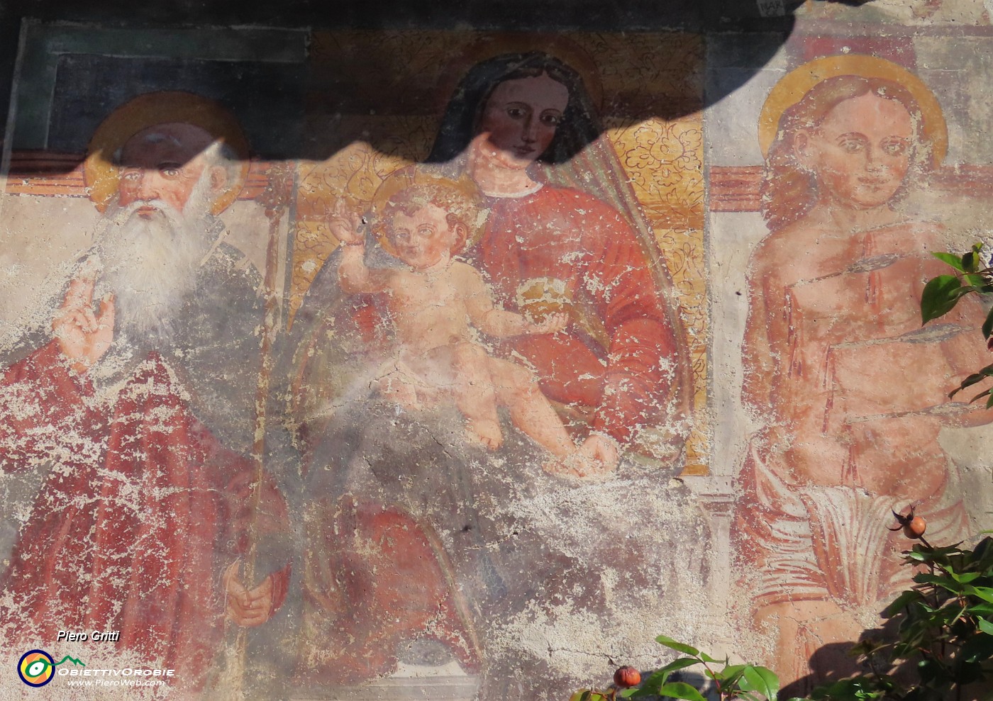 11 Casa Annovazzi con stemma, affresco, meridiana....JPG